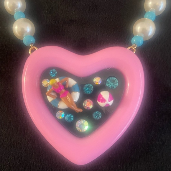 Quick deep in the Pool Necklace 💦🏐👙 - Picture 3 of 5